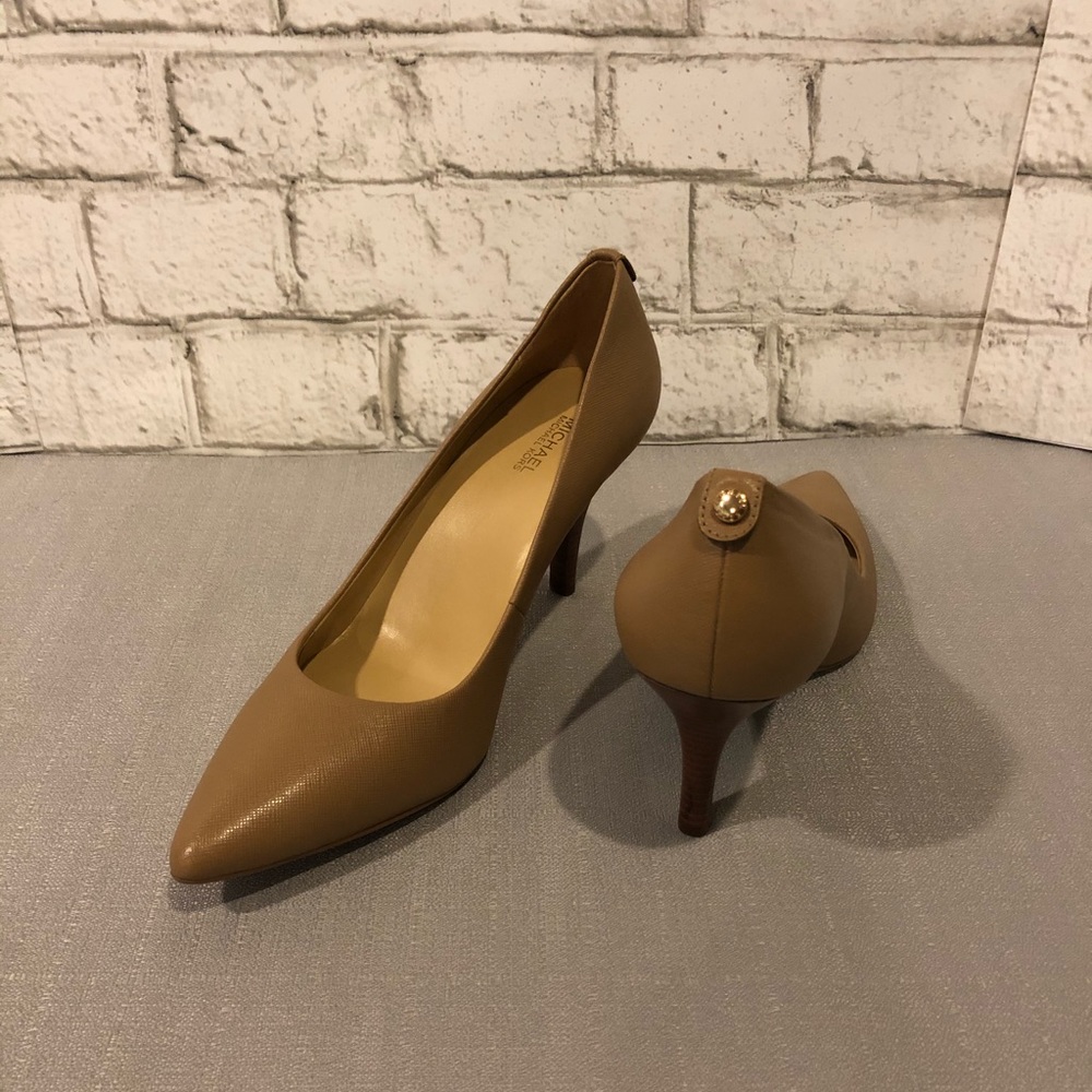Michael Kors ‘Dorothy’ Nude Pumps 8.5 gold accent - Picture 2 of 8